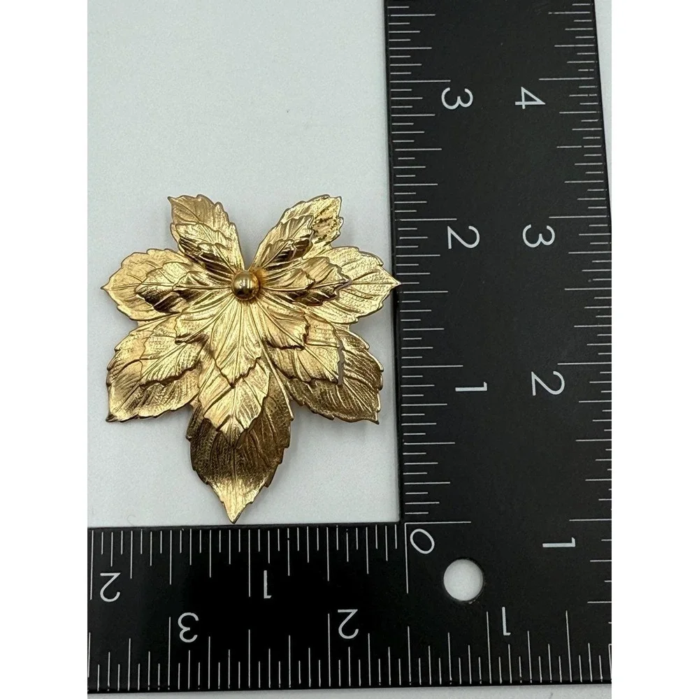 The Unbranded Brand vintage brooch
